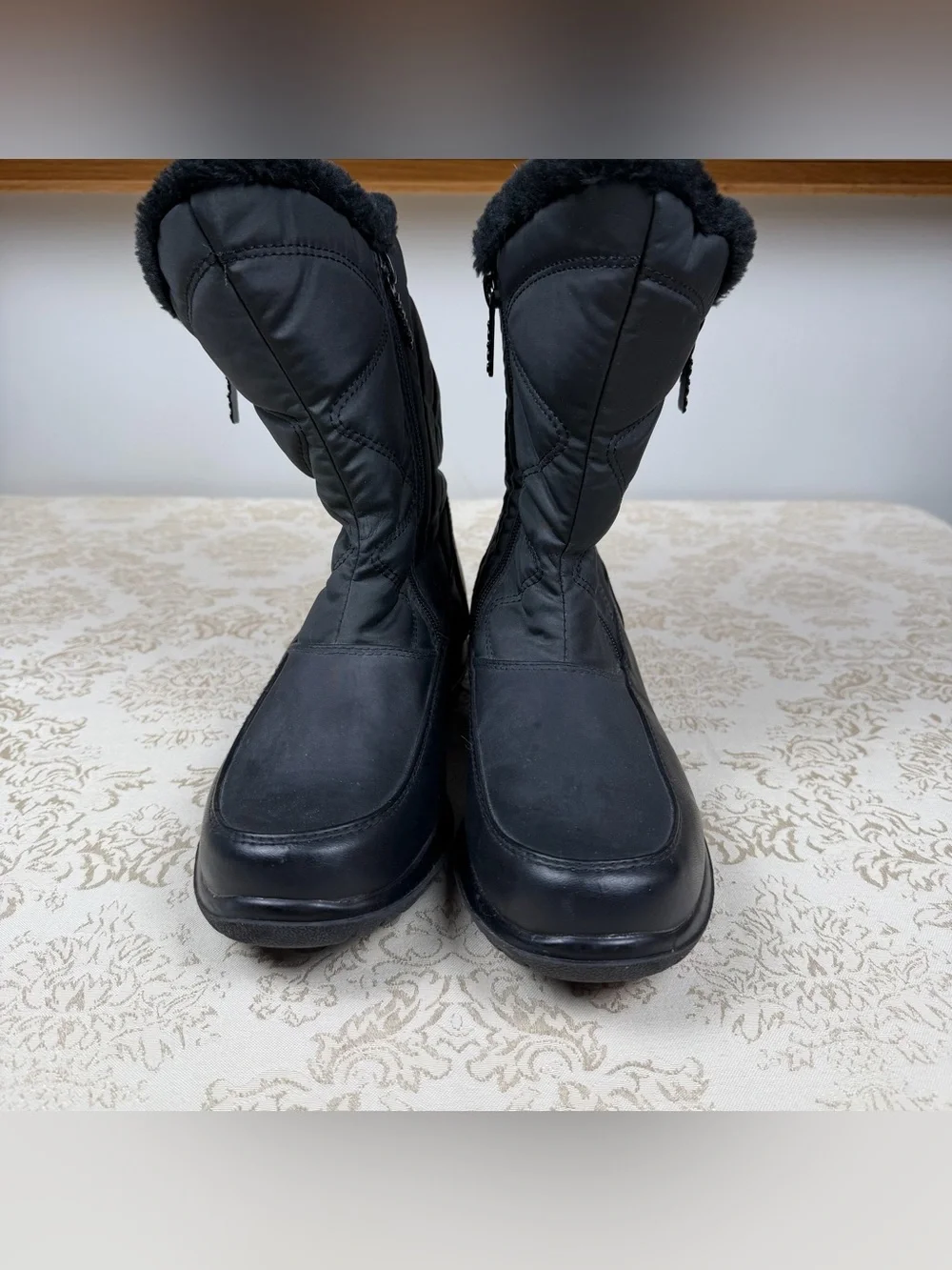 totes Black Faux-Fur Zip Winter Boots